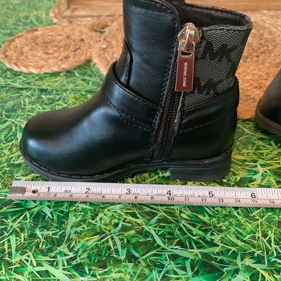 FREE WITH PURCHASE******* 
Michael Kors little girls black boots, size 5, EUC - Picture 12 of 12